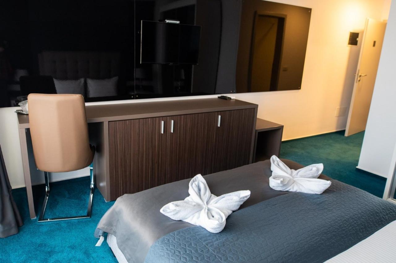 Complex Noblesse Hotel Васлуи Екстериор снимка