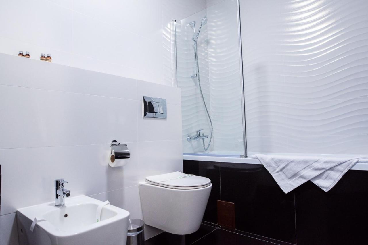 Complex Noblesse Hotel Васлуи Екстериор снимка