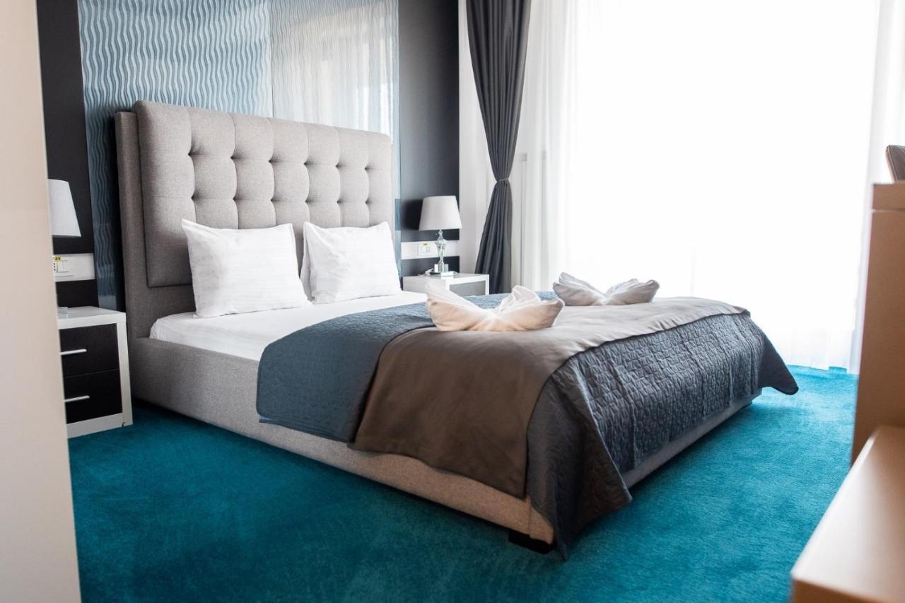 Complex Noblesse Hotel Васлуи Екстериор снимка