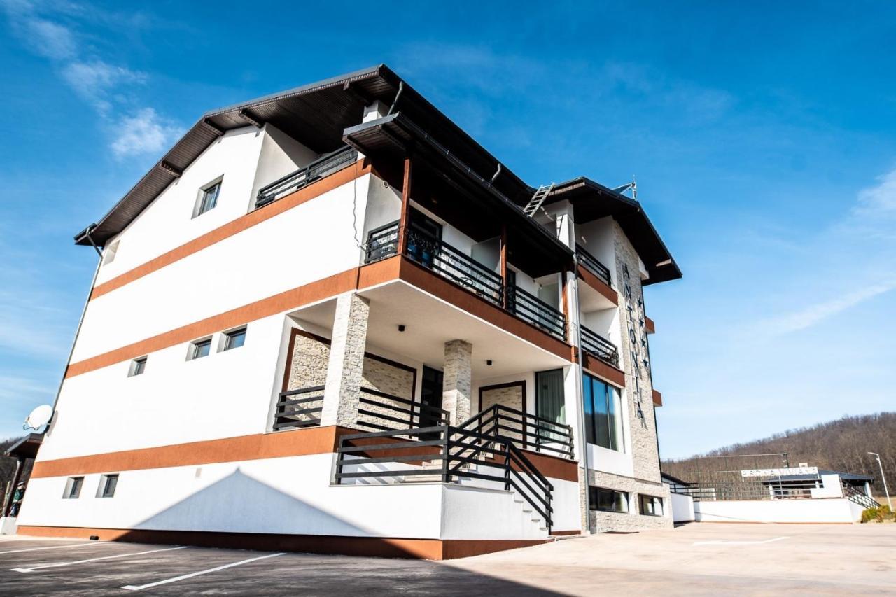 Complex Noblesse Hotel Васлуи Екстериор снимка