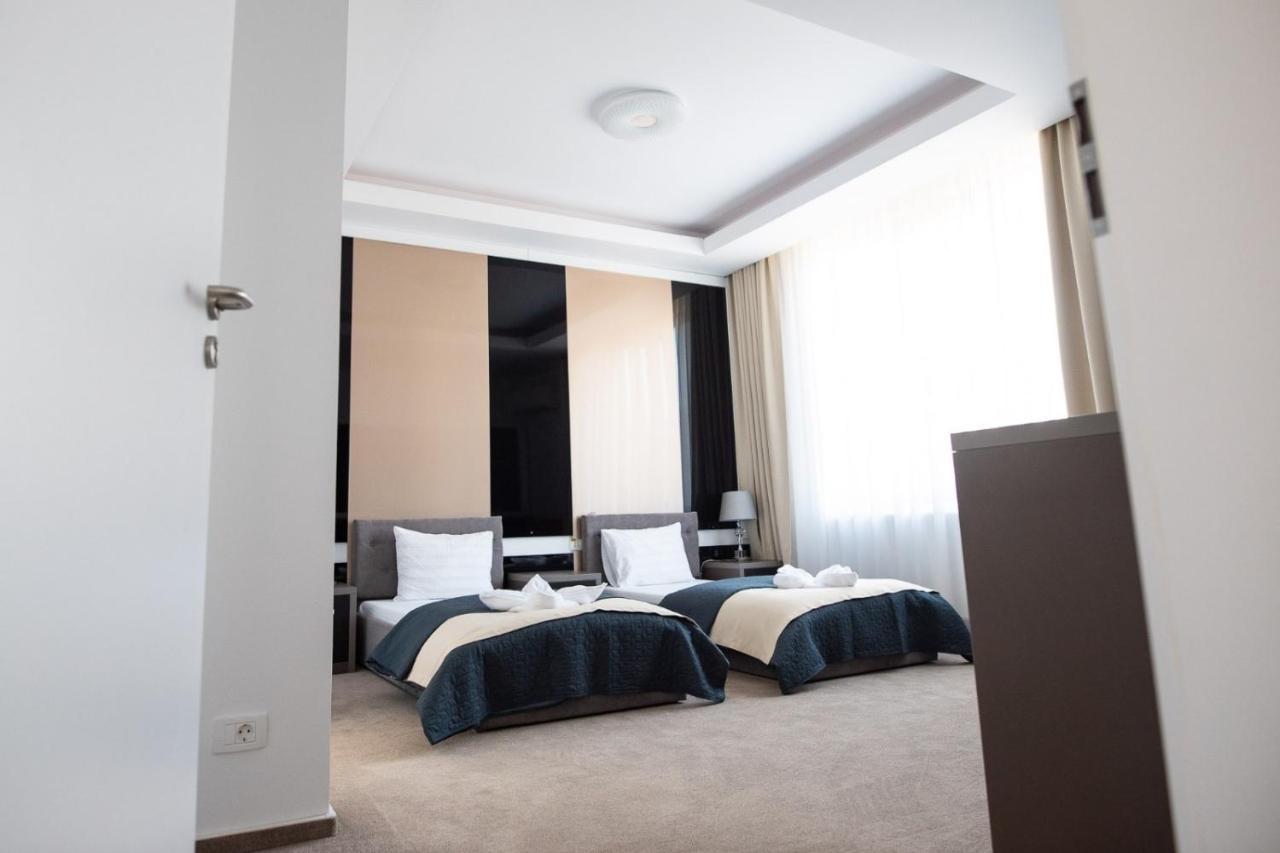 Complex Noblesse Hotel Васлуи Екстериор снимка
