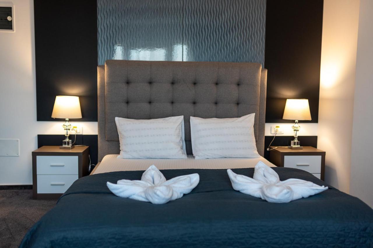 Complex Noblesse Hotel Васлуи Екстериор снимка