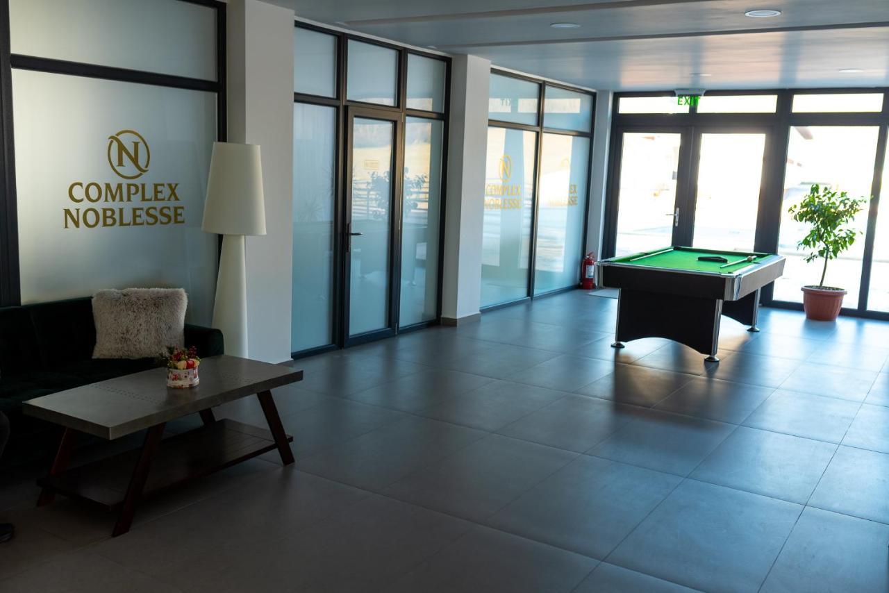 Complex Noblesse Hotel Васлуи Екстериор снимка