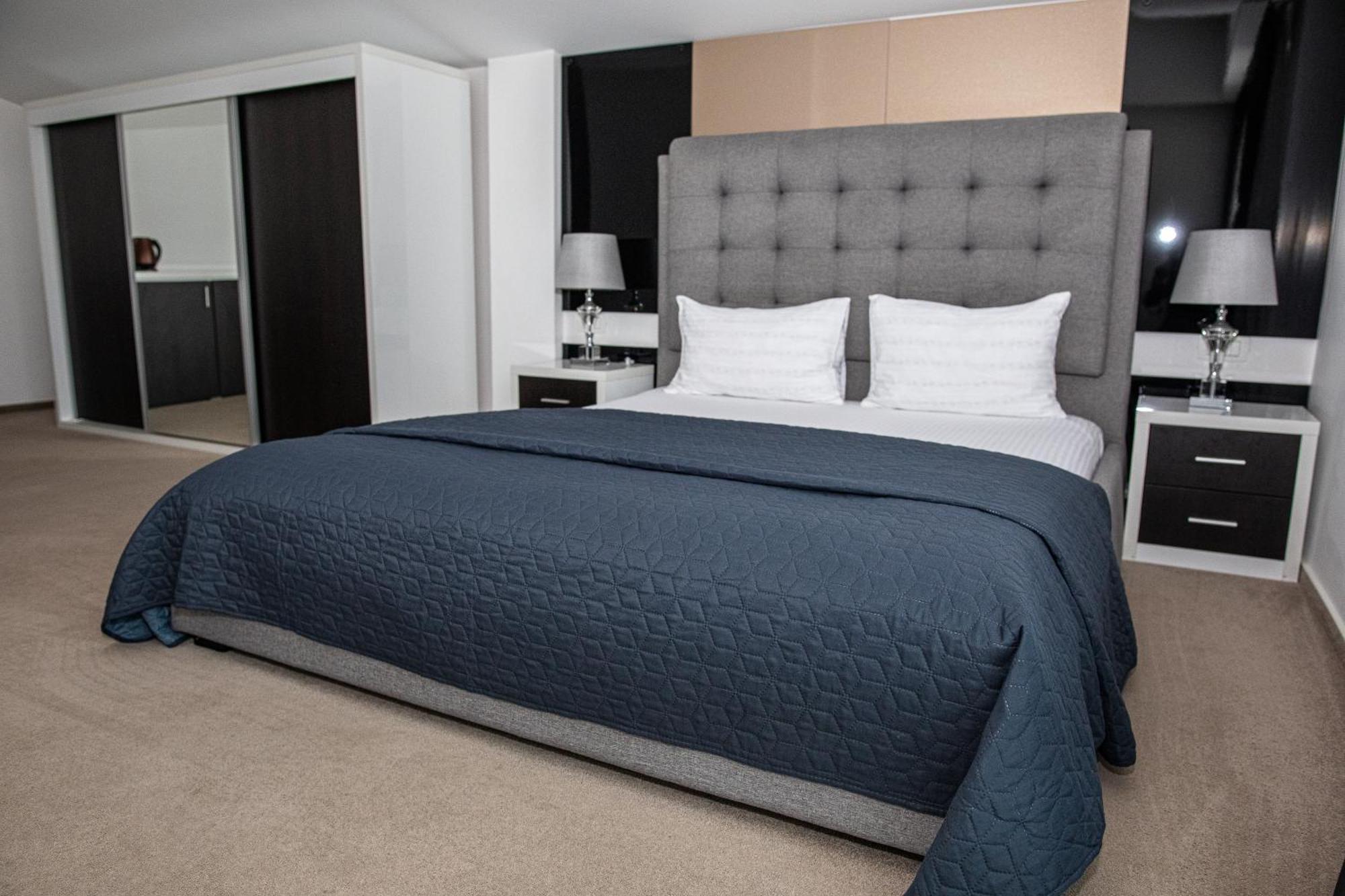 Complex Noblesse Hotel Васлуи Екстериор снимка