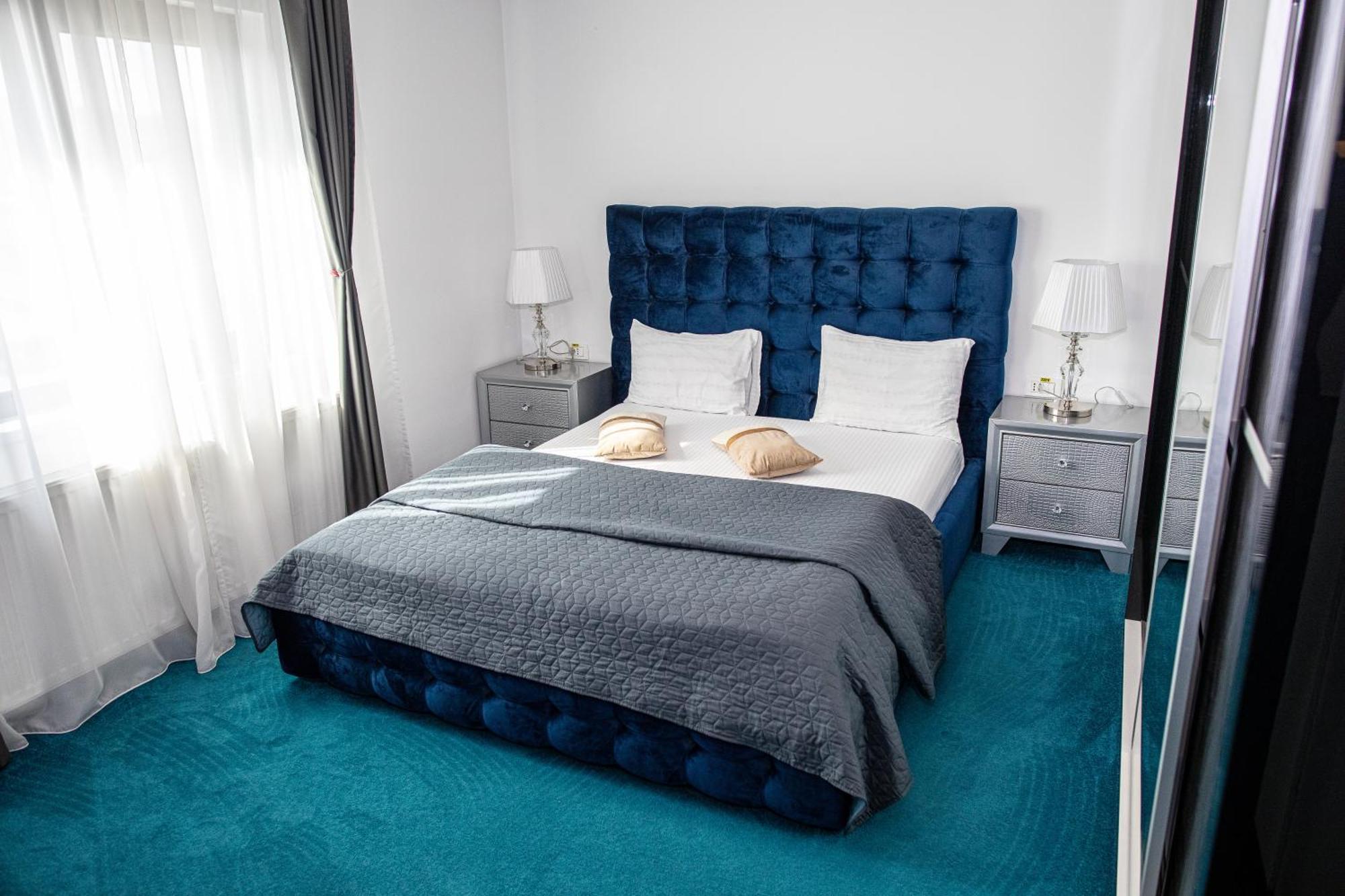 Complex Noblesse Hotel Васлуи Екстериор снимка