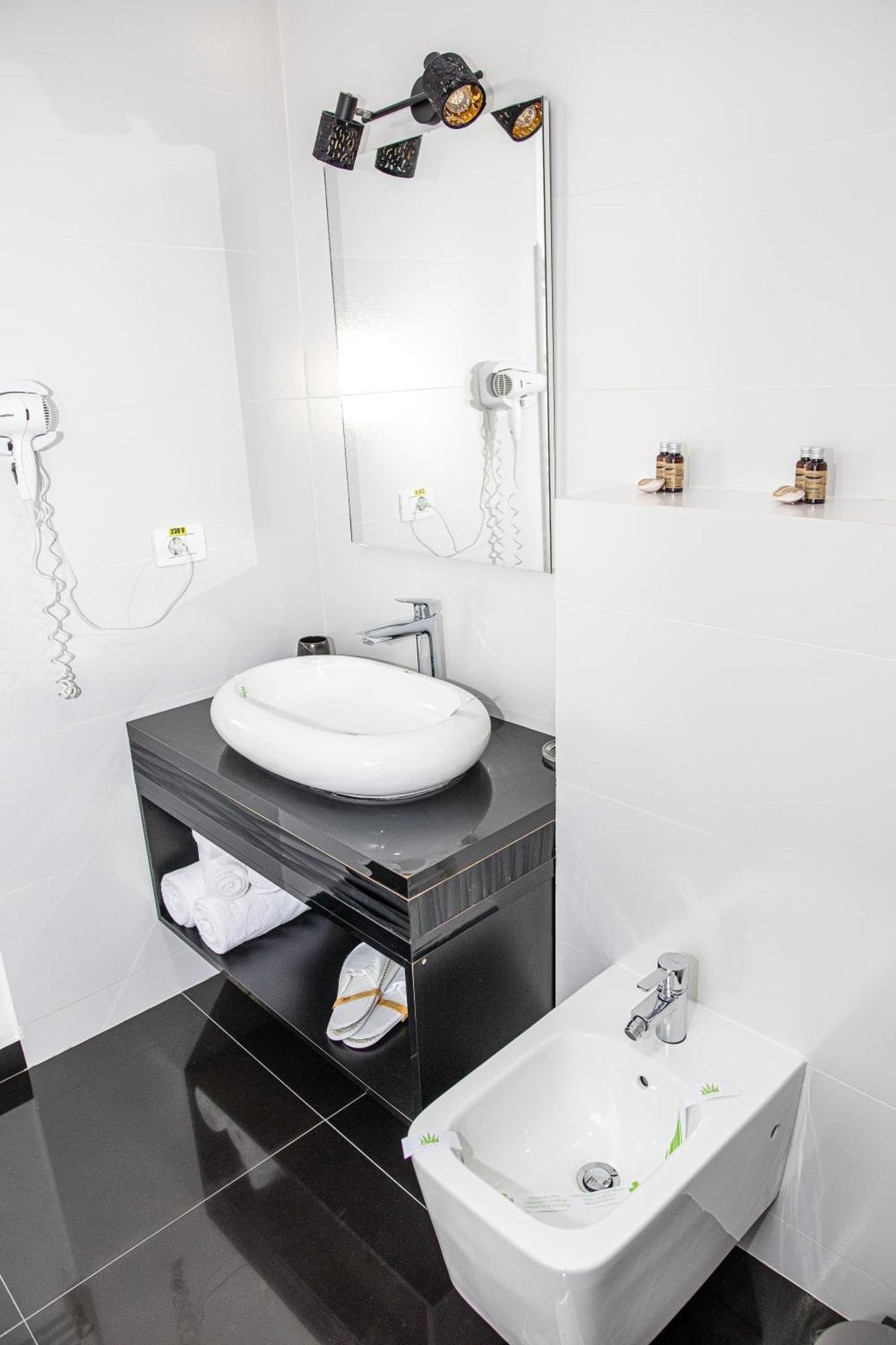 Complex Noblesse Hotel Васлуи Екстериор снимка