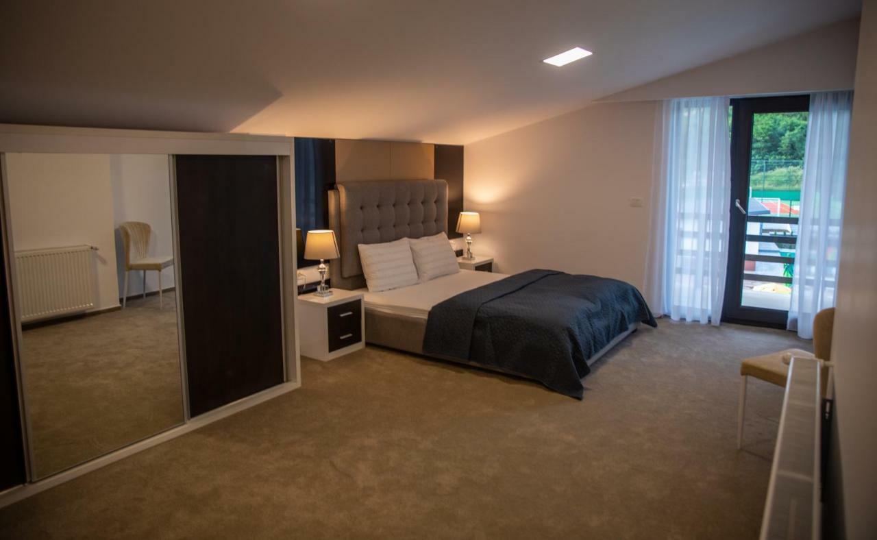 Complex Noblesse Hotel Васлуи Екстериор снимка