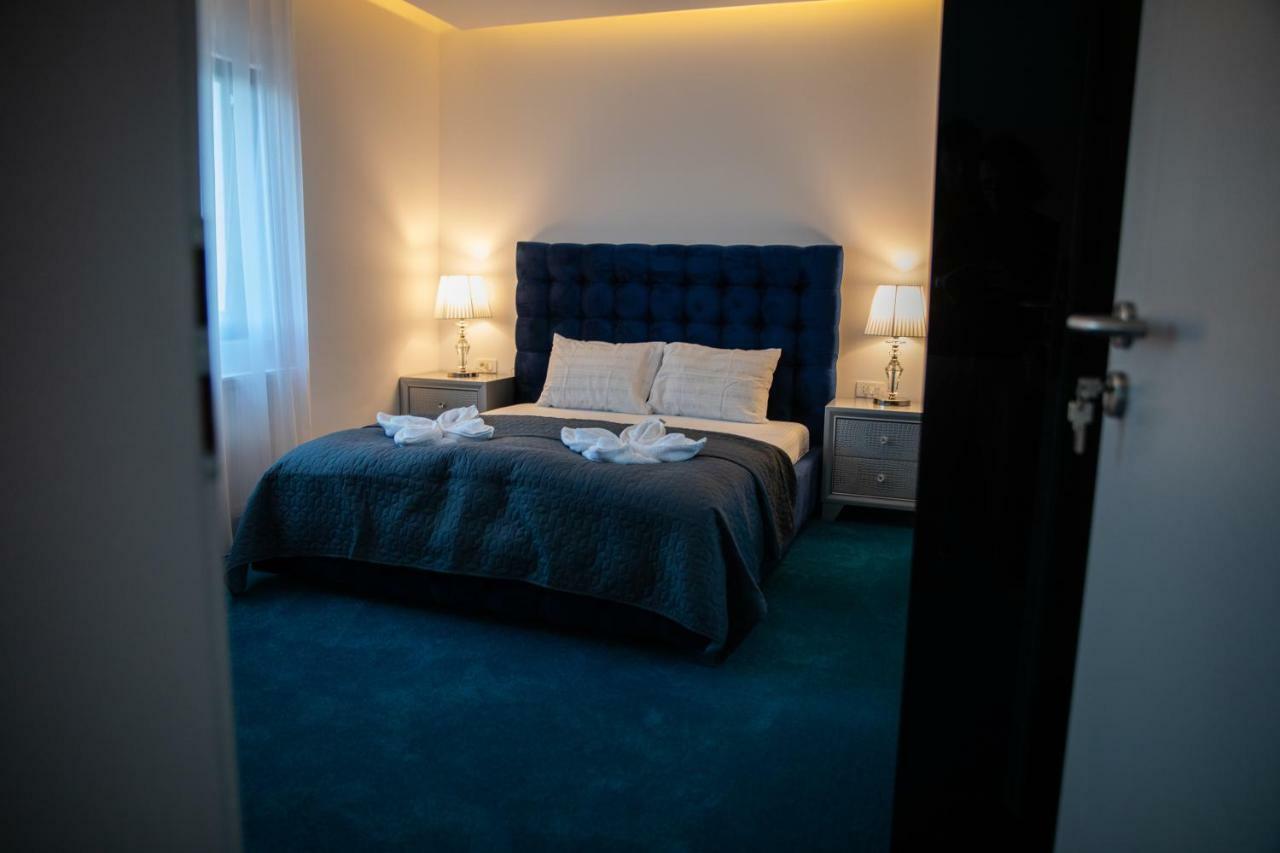Complex Noblesse Hotel Васлуи Екстериор снимка