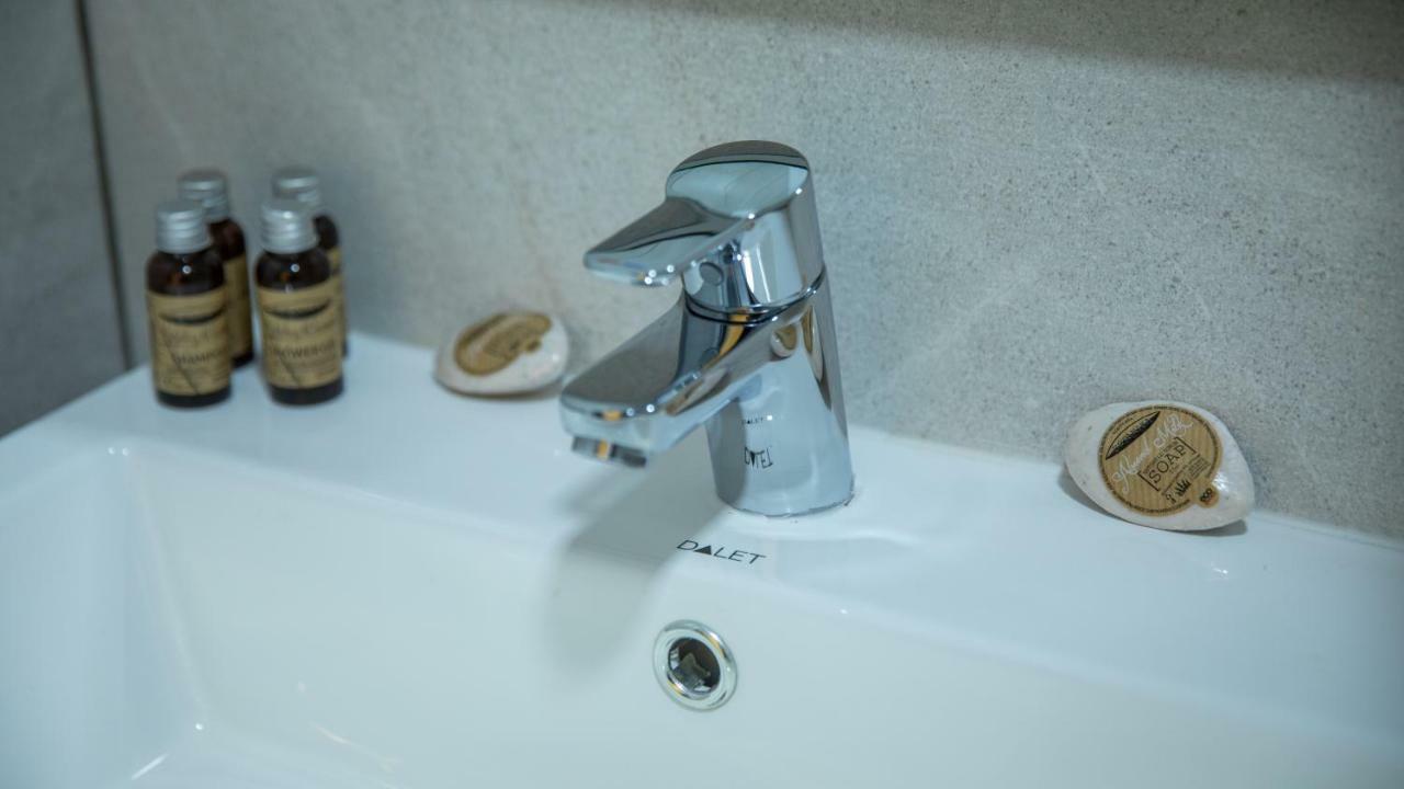Complex Noblesse Hotel Васлуи Екстериор снимка