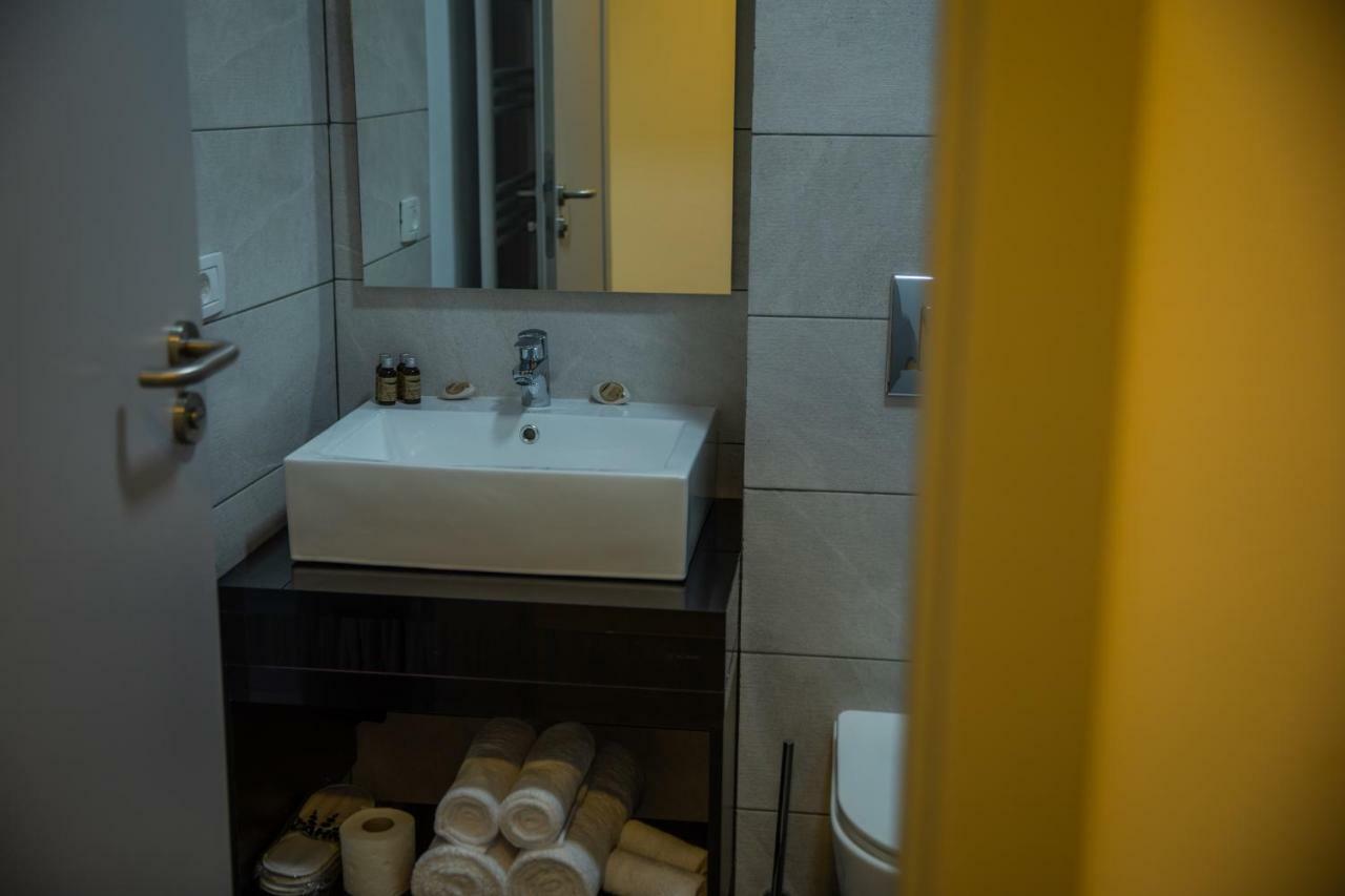 Complex Noblesse Hotel Васлуи Екстериор снимка