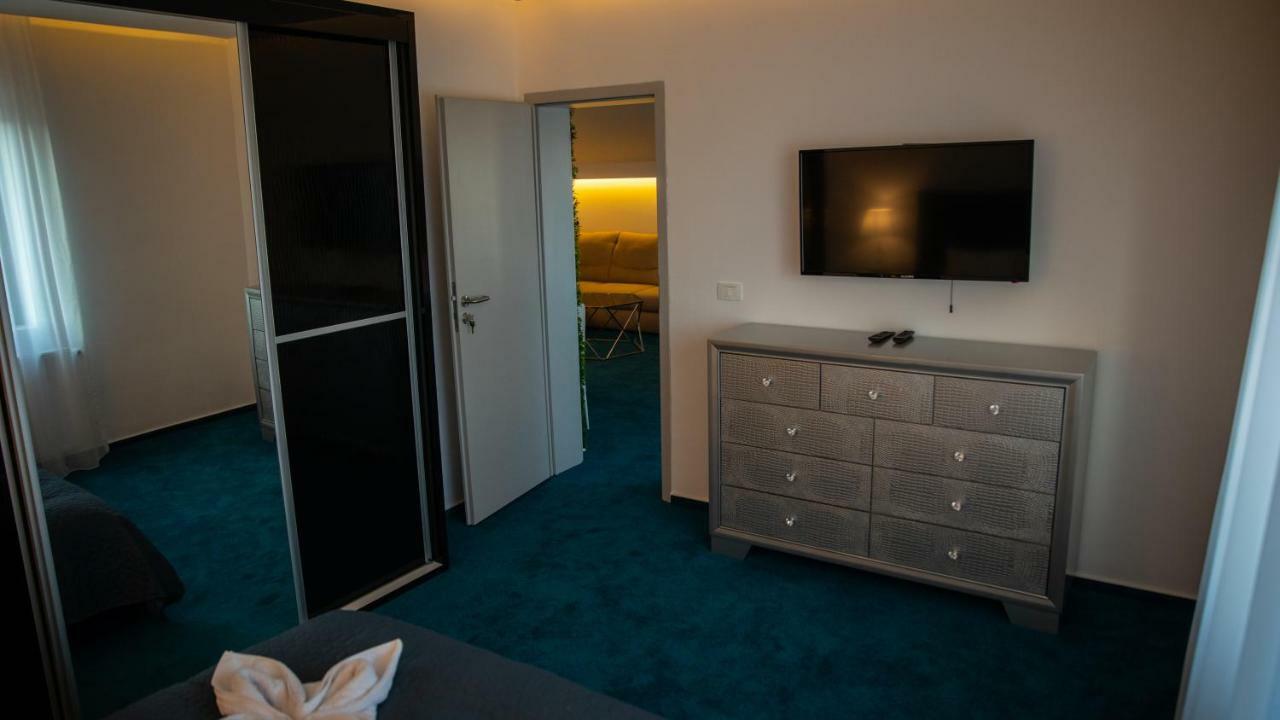 Complex Noblesse Hotel Васлуи Екстериор снимка