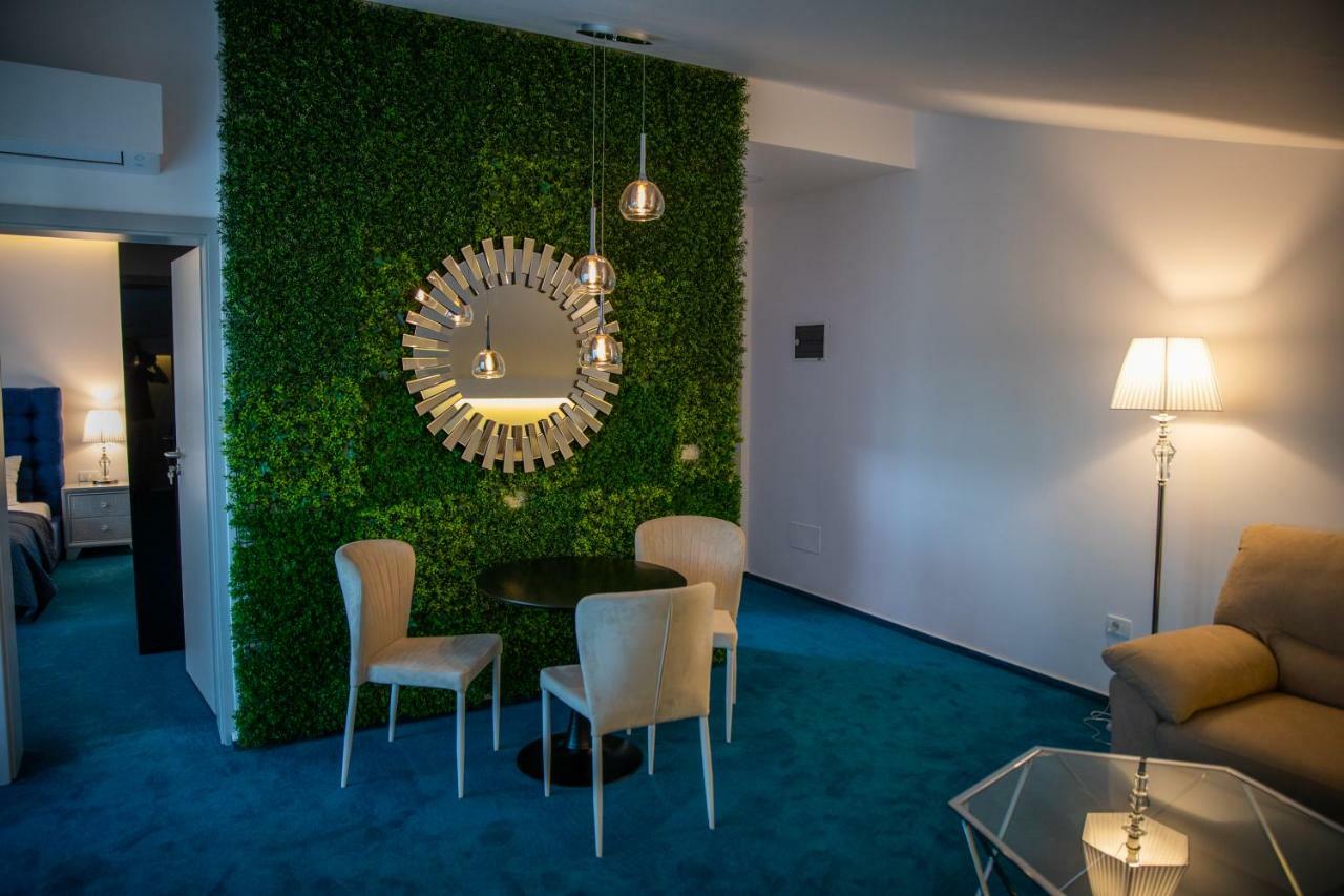 Complex Noblesse Hotel Васлуи Екстериор снимка